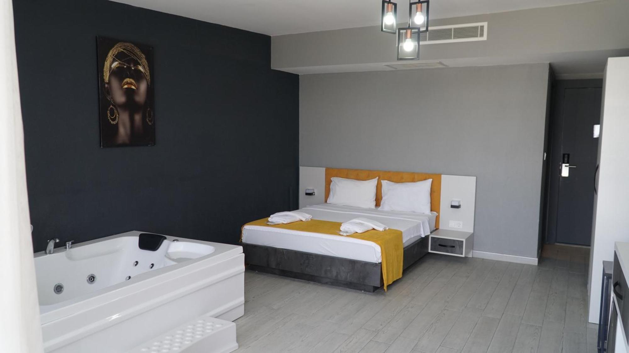 Lizbon Otel İzmir